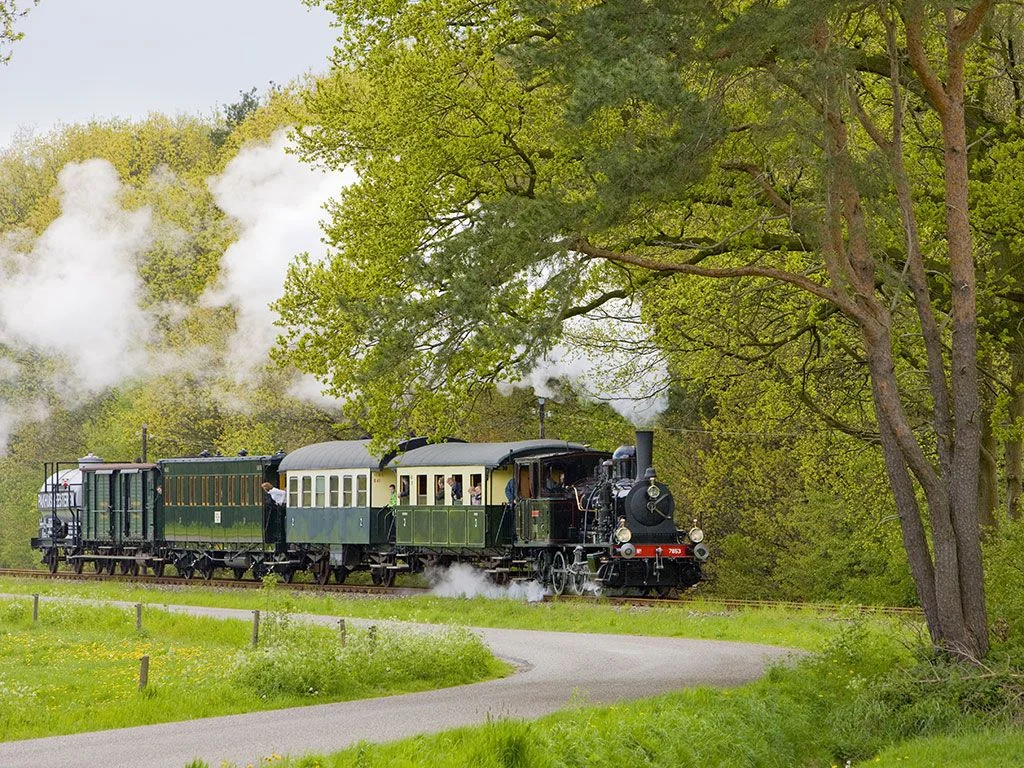Dampfzug ab dem Bahnhof von 1884